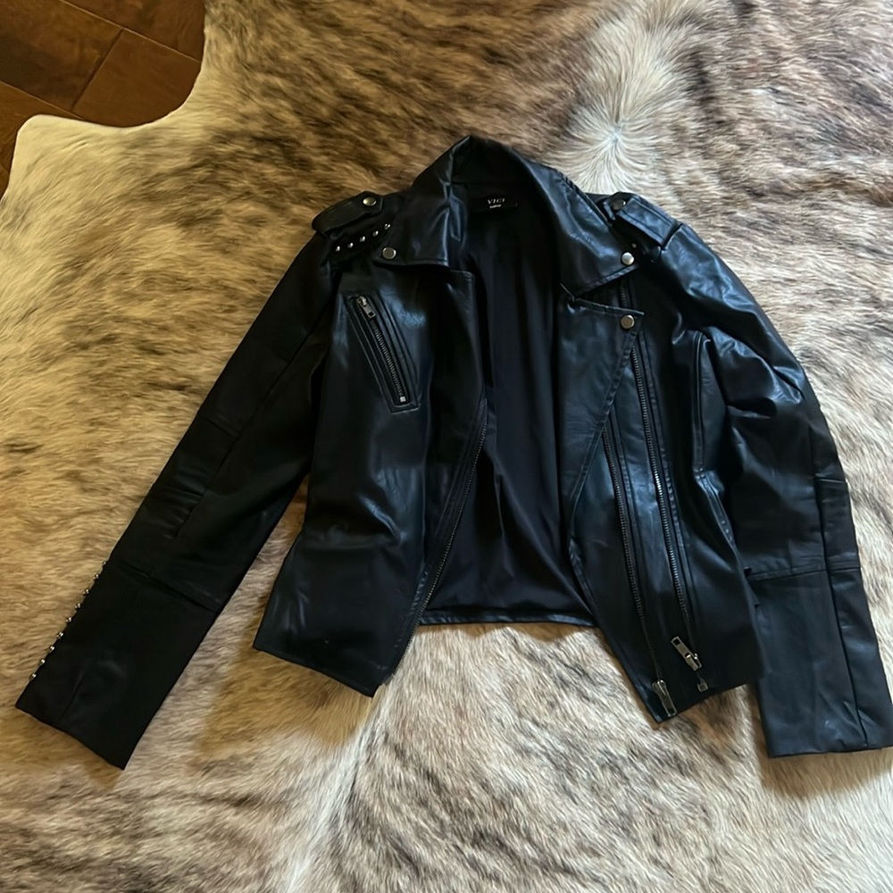 ❤️ VICI leather studded jacket